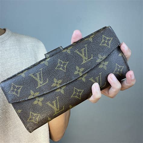 louis vuitton wallet shoulder bag|louis vuitton checkbook wallet.